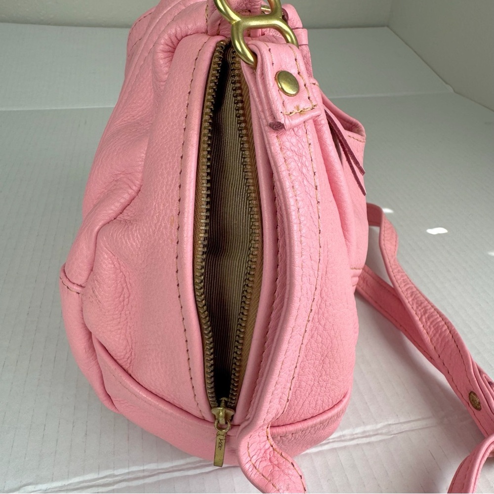 Victoria Leather pink pebble leather teardrop shape crossbody bag - Picture 4 of 14